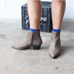 L'INTERVALLE | Suede Bleeker Boots